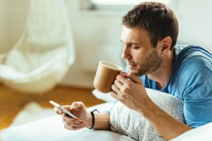 Read more about the article Conheça a relação entre o sono, o café e a ansiedade